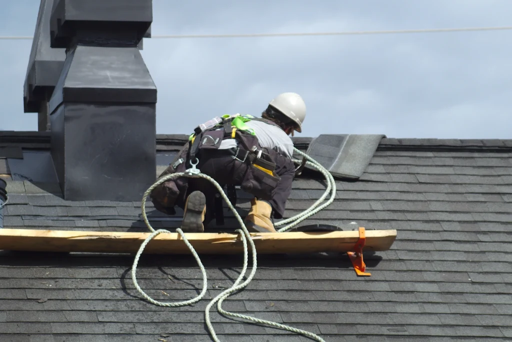 contractor demonstrates best roof repair tips